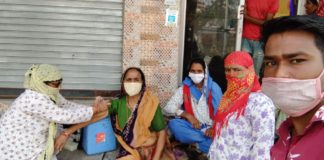 वार्ड 28 29 में लगे वैक्सीनेशन शिविर महिलाओं में दिखा उत्साह