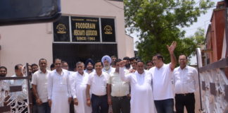 खिंचाई एवं बकाया मार्काराशी के भुगतान की मांग, व्यापारियों ने किया प्रदर्शन