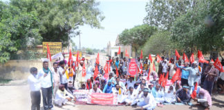 मजदूर विरोधी नीतियों के विरोध में वेयर हाउस पर सीटू ने किया प्रदर्शन