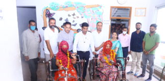 ट्राई साईकिल पाकर खिले चेहरे