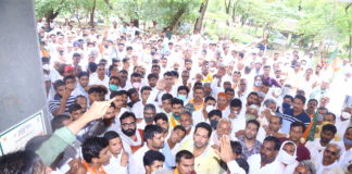सिंचाई पानी दिलाने व बिगड़ी कानून व्यवस्था सुधारने की मांग को लेकर कलेक्ट्रेट का घेराव