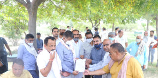 भटनेर दुर्ग में संविदा कर्मियों की पुन: नियुक्ति की मांग, सांसद को सौपा ज्ञापन