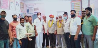 अस्पताल में ग्रामीणों ने चिकित्सकों का सम्मान कर मनाया डॉक्टर्स डे