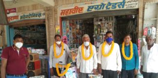 किसान को इनामी कूपन में उपहार में मिली साइकिल खिला चेहरा।