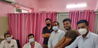 संविदा कर्मियों ने दिया मुख्य चिकित्सा अधिकारी को दिया ज्ञापन