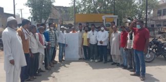 बढ़ते पेट्रोल डीजल के दामों व महंगाई को लेकर सेवादल कांग्रेस का विरोध कर हस्ताक्षर अभियान