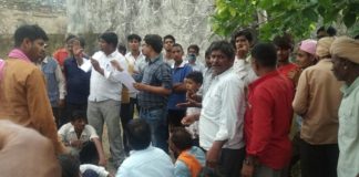 विद्युत बिलों की जांच कराने पर ग्रामीणों ने उपखंड अधिकारी को ज्ञापन सौंपा