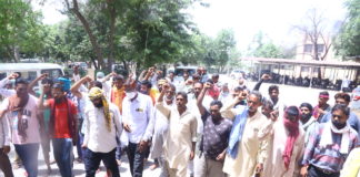 बच्चो का शिक्षा स्तर गिरने की चिंता, ग्रामीणों ने की स्कूल खोलने की मांग