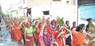 श्रीमद्भागवत कथा का आगाज, महिलाओं ने निकाली कलश यात्रा