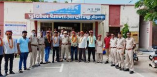 पुलिसकर्मियों की भावभीनी विदाई