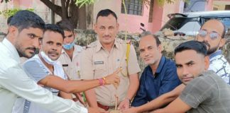 थाना परिसर में पौधारोपण किया