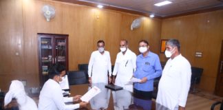 बिना काट के नरमा धर्मकांटे से तुलवाने की मांग, भाकिस ने कलक्टर को सौंपा ज्ञापन