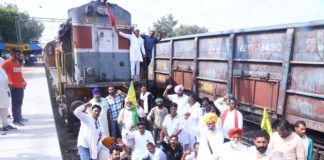 न्याय और देश के लोकतंत्र को बचाने के लिए किसान कर रहे आंदोलन – किसान