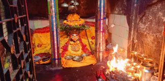 जयकारों के साथ आंवण माता मेले में पहुंच भक्तगण , महिलाओं ने की खरीददारी।