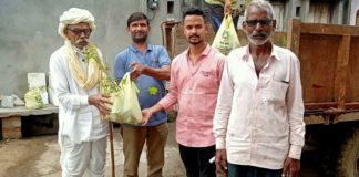 औषधीय पौधे वितरण किए।