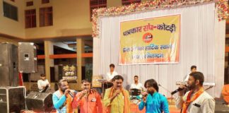 रात भर ठाकुर जी के भजनों पर झूमे भक्त ,दिन में धराया छप्पन भोग