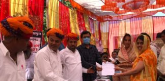 देवरिया ग्राम में प्रशासन गाँवो के संग शिविर का आयोजन, भाजपा ने दिया ज्ञापन