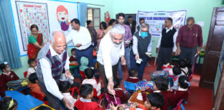 पेंसिल अभियान के तहत रोटरी क्लब ने बच्चों को बांटी बीज युक्त पेंसिल
