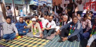 जिला अस्पताल बचाओं संघर्ष समिति का धरना जारी, मिल रहा है शहरवासियों का भरपूर सर्मथन