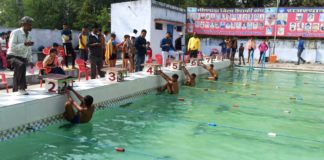 जिला स्तरीय तैराकी प्रतियोगिता का उद्घाटन खिलाड़ी खेल को खेल की भावना से खेलें सिंह