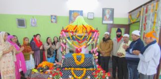 गुरुद्वारे में प्रकाश पर्व मनाया