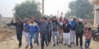 नगर परिषद ने तोड़े अतिक्रमण, कांग्रेस नेता व पार्षद पति भी उतरे विरोध में