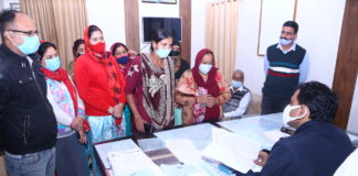 अपूर्ण कार्य को पूर्ण करवाने की मांग, परेशान कॉलोनीवासियों ने एसडीएम को दिया ज्ञापन