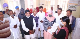 वाटरवर्क्स का निर्माण पूर्ण कराकर आमजन को स्वच्छ पानी उपलब्ध करवाने की मांग, ग्रामीणों ने सौंपा ज्ञापन