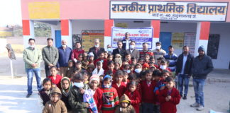 रोटरी क्लब ने जरूरतमंद बच्चों में बांटे गर्म वस्त्र