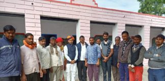 ग्राम वासियों द्वारा शिक्षक का सम्मान