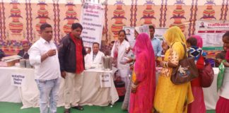 प्रशासन गाँवों के संग शिविर में आयुर्वेद विभाग द्वारा क्वाथ पिलाया गया।