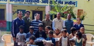 स्कूली बच्चों को किए स्वेटर वितरण भामाशाह परसराम सोनी के द्वारा
