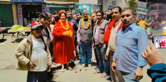 बीजेपी महिला मोर्चा नगर प्रभारी सिम्मी कोर का शाहपुरा त्रिमूर्ति चौराहे पर ढोल नगाड़ों के साथ हुआ स्वागत