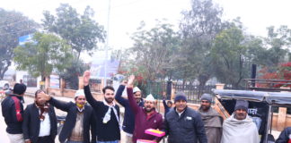 पंजाब मुख्यमंत्री चेहरा ऐलान किए जाने पर मिठाई बांटकर जताया उत्साह