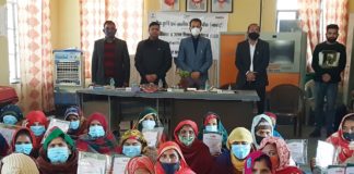 स्वयं सहायता समूहों को प्रशिक्षित कर आत्मनिर्भर बना रहा है नाबार्ड