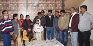 प्रेस क्लब द्वारा दिवंगत पत्रकार के आश्रितों को सौंपी सहायता राशि की एफडी