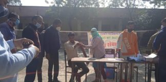 महाविद्यालय में विद्यार्थियों का टीकाकरण