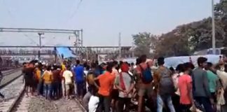 ‘अग्रिपथ योजना’ को लेकर देश के कई हिस्सों में प्रदर्शन, इंटरसिटी एक्सप्रेस में लगाई आग