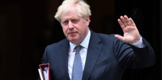 PM बोरिस जॉनसन की कुर्सी संकट में, जानिए क्यों आया ब्रिटेन में सियासी संकट