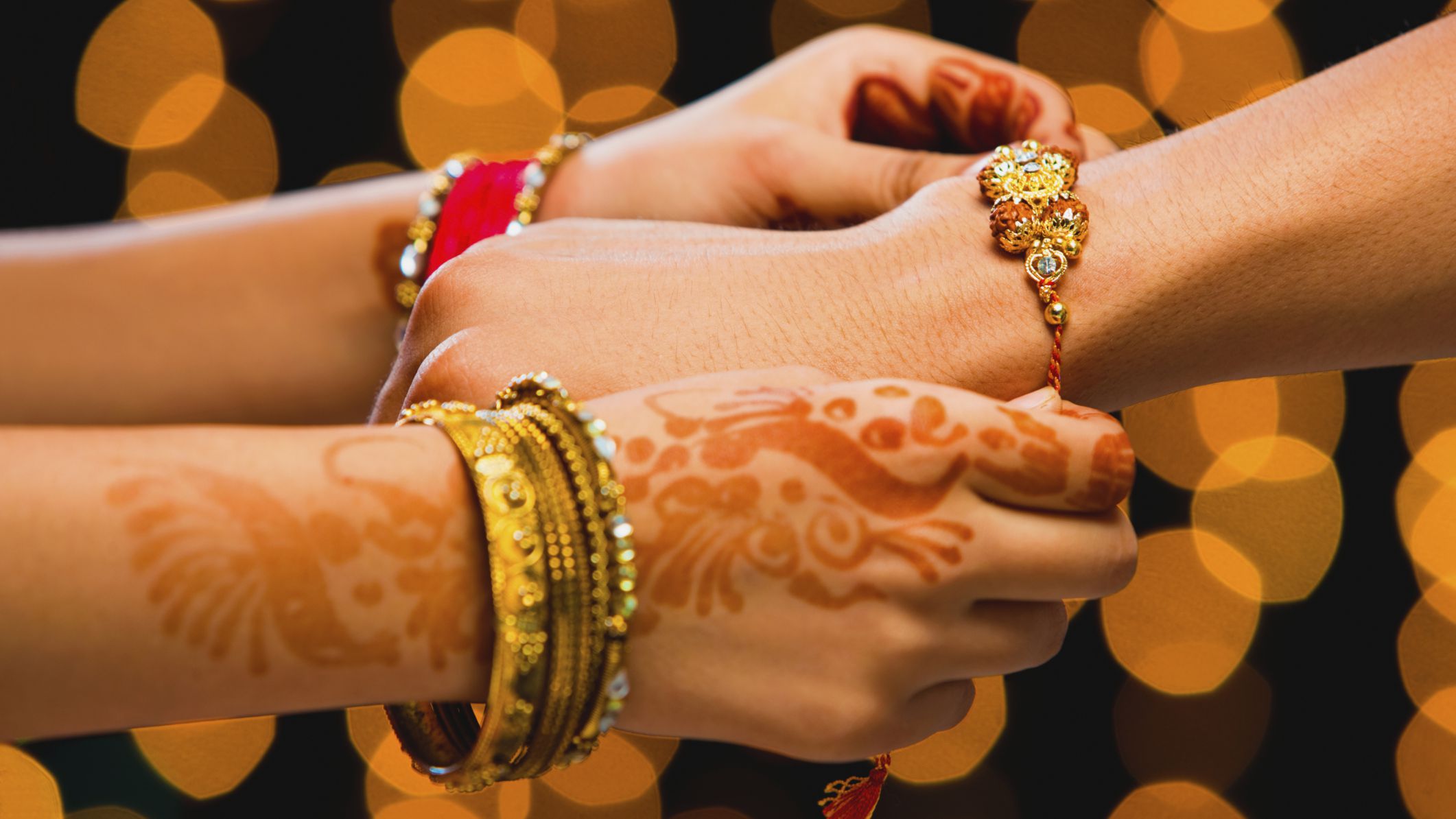 Raksha Bandhan 2022 राखी बांधते समय जरूर बांधे 3 गांठ, जानें क्या है