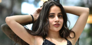 बोरी, पथ्तर, बिजली के तार तक ठीक था, देखिए अब टॉपलेस होकर Urfi Javed ने बॉडी पर क्या लगाया?