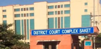 दिल्ली साकेत कोर्ट में वकील की ड्रेस में आए पति ने महिला को गोली मारी, देखें Video