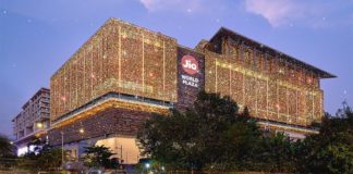 1 नवंबर से खुलेगा भारत का पहला लग्जरी मॉल जियो वर्ल्ड प्लाजा, देखें तस्वीरें