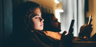 सोशल मीडिया से जुड़ी ऐसी गलतियां, जो कर सकती हैै आपकी शादीशुदा लाइफ बर्बाद