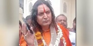 कौन हैं स्वामी बालमुकुंद आचार्य? चुनाव जीतते ही तानाशाही पर उतरें, देखें VIDEO