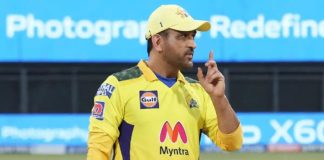 Video में देखें आखिर क्यों पूर्व कप्तान महेंद्र सिंह धोनी ने अपने फैन को पाकिस्तान जाने की दी सलाह ?