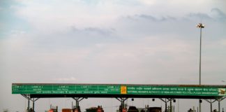 गुजरात में पकड़ा गया फेक टोल प्लाजा स्कैम, करोड़ों रुपयों की हुई ठगी, जानिए क्या है मामला?