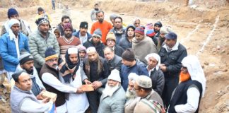 नींव पत्थर रखकर मस्जिद की तामीर की शुरुआत की