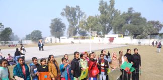 नभ में राज पतंगों का है