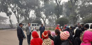 छात्रों ने सरस डेयरी का भ्रमण कर डेयरी की कार्यप्रणाली काे समझा